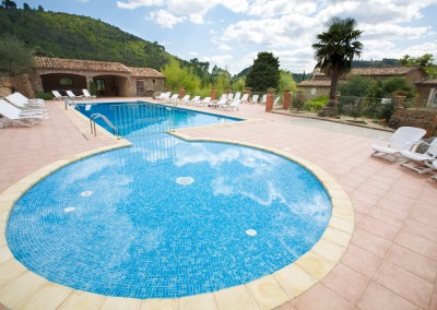 La piscine de l'hôtel restaurant en Cévennes