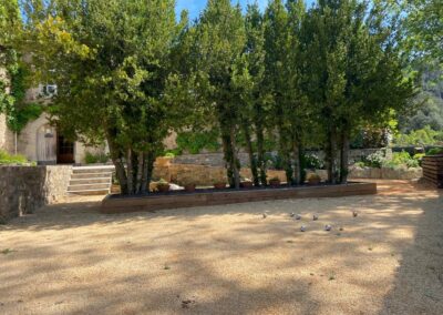 Terrain de pétanque. Hôtel au milieu des cévennes, près d'Anduze et de lieux touristiques : bambouseraie, train des cévennes